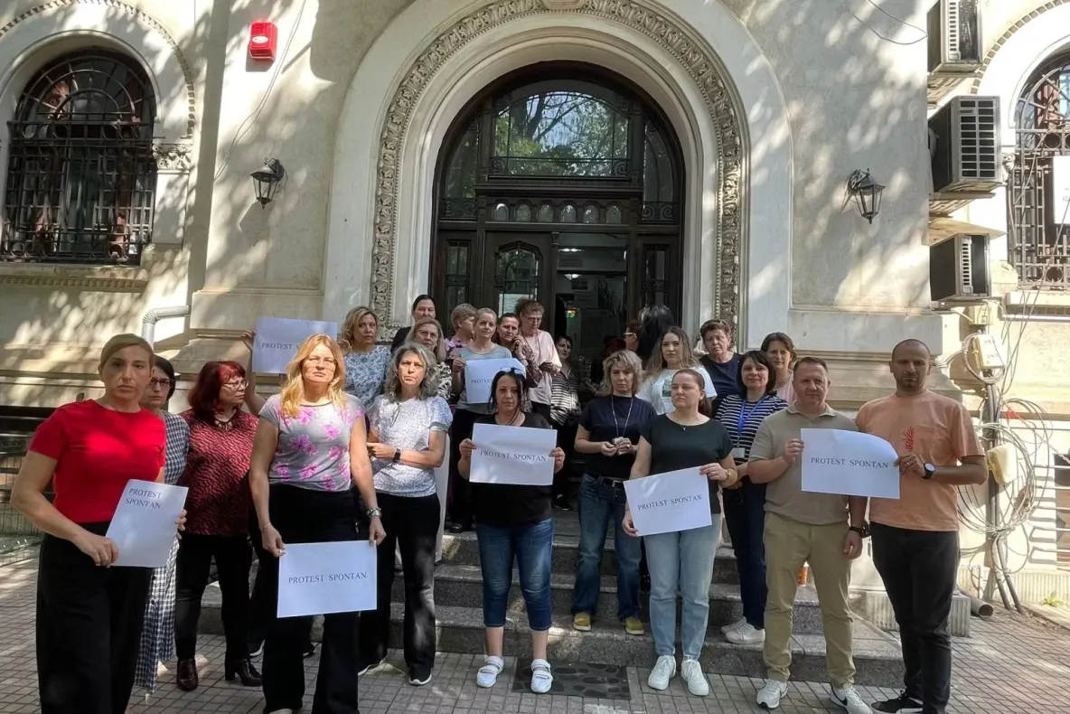 A doua zi de proteste la Finanțele din Olt. Angajații și-au întrerupt activitatea timp de 90 de minute