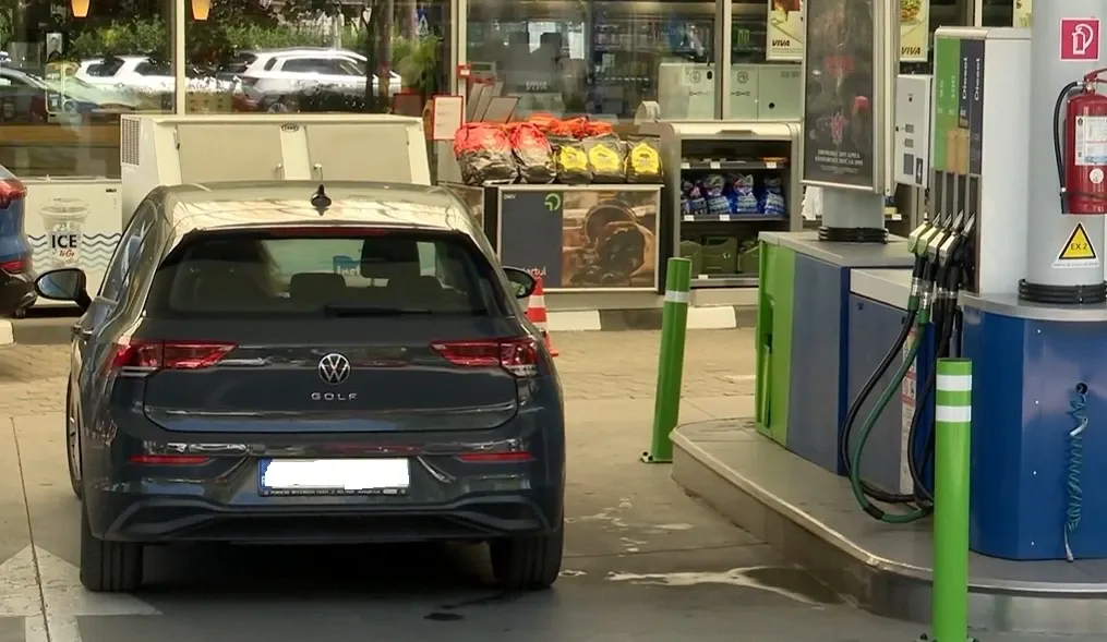 Acciza redusă, înghițită de scumpiri. Cât costă un plin acum și ce spun românii VIDEO