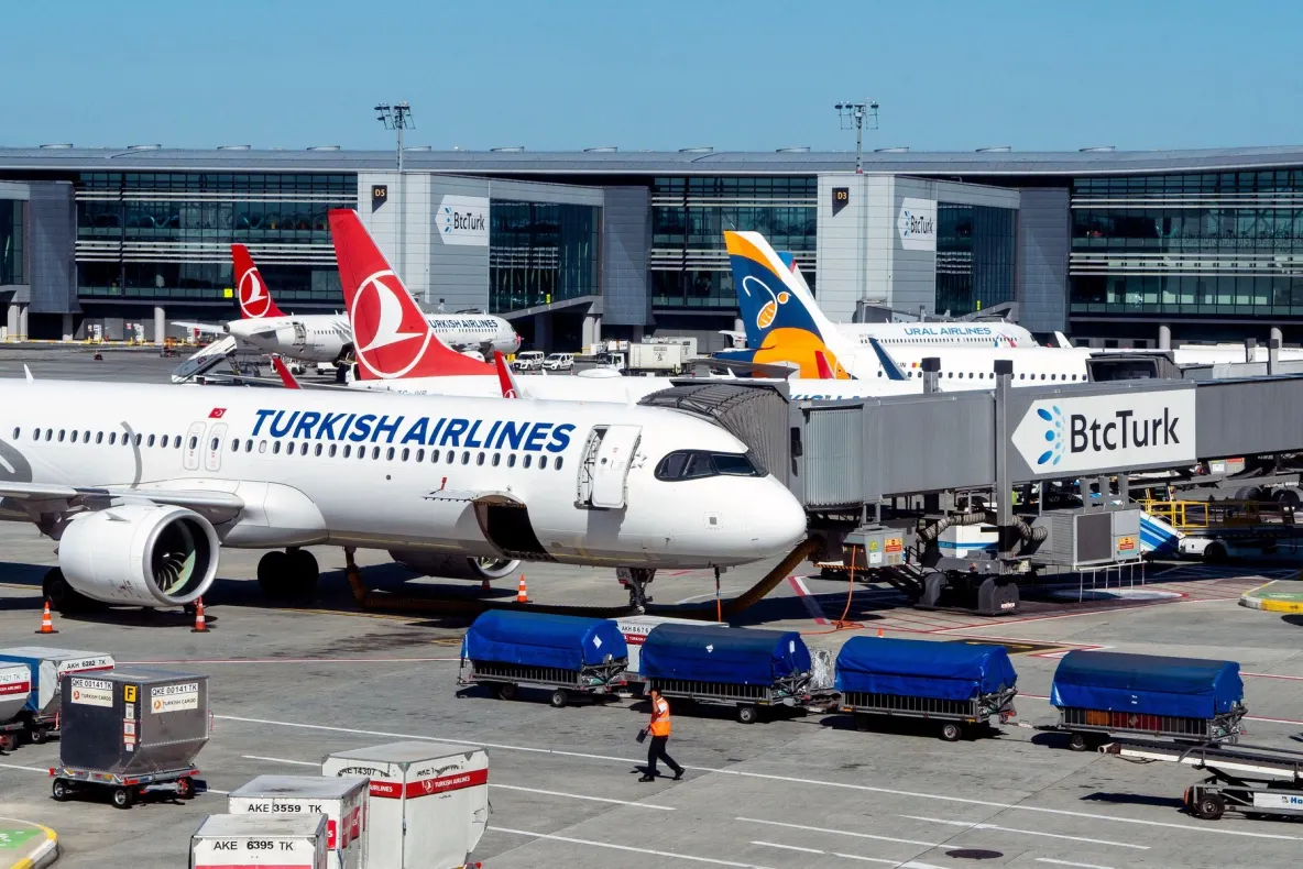 Transportul aerian de pasageri în România a marcat o creștere de 7,8% în al doilea trimestru din 2026
