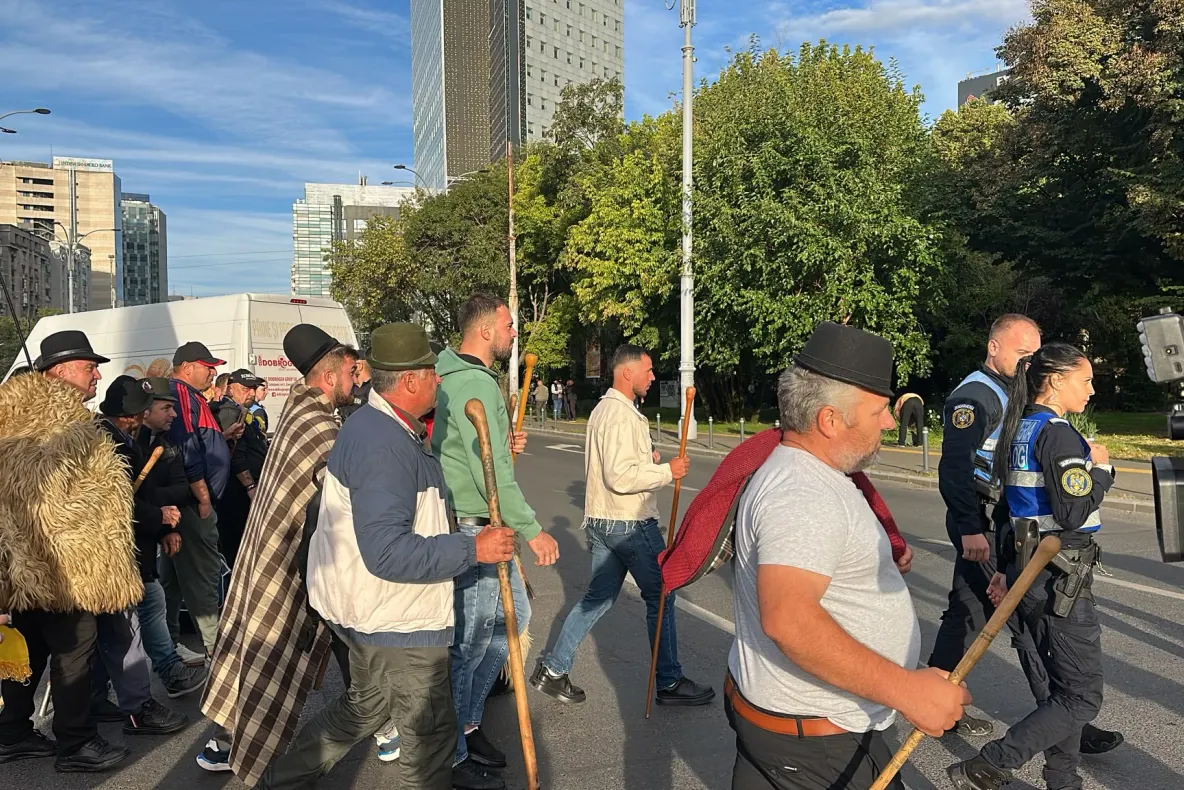 Ciobanii protestatari, primiți de consilierii lui Nicușor Dan, după ce au fost ignorați de Bolojan