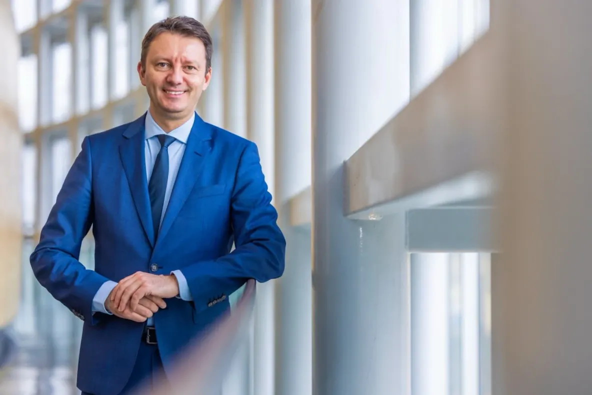 Siegfried Mureșan anunță reducerea numărului de parlamentari, comasări în agențiile statului și eliminarea cumulului pensie salariu la stat - surse