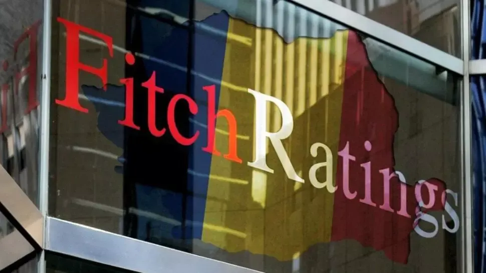 Fitch: Căderea Guvernului și deteriorarea contextului macroeconomic pun în pericol eforturile de consolidare fiscală