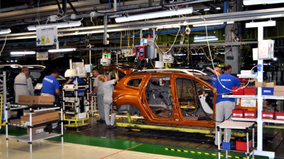 Renault oferă compensații de zeci de mii de lei pentru plecări voluntare lde la Dacia