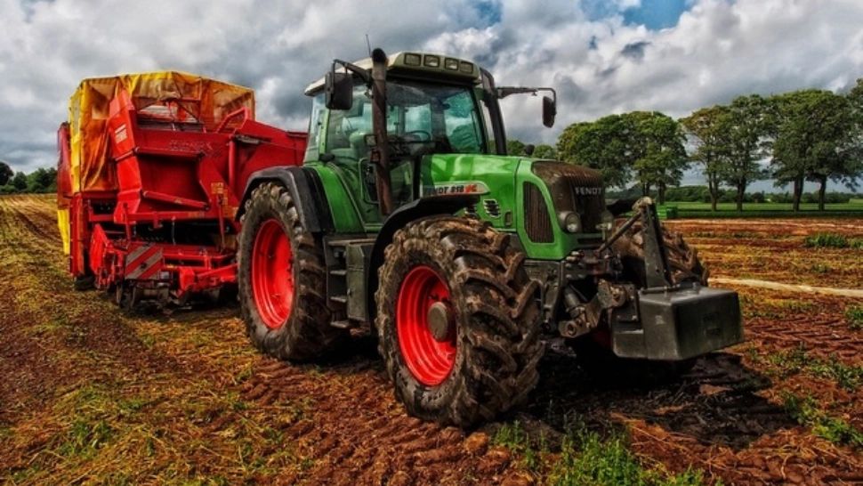 Fermierii români, la limita subzistenței. Cer eliminarea accizelor la combustibili