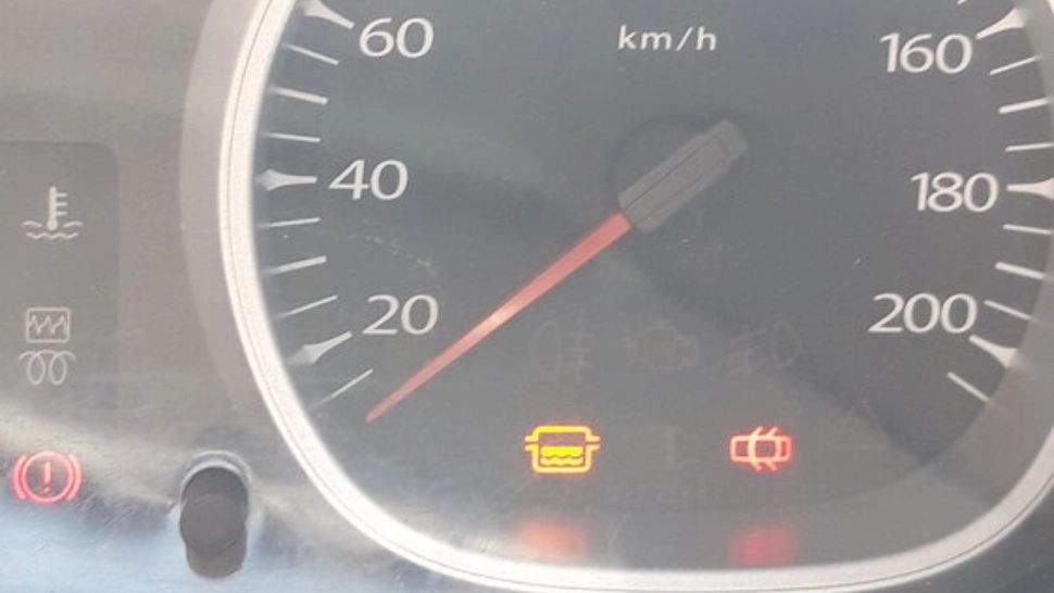 Scumpirea carburanților a "evaporat" din rezervoarele românilor circa 7 litri de benzina sau 10 de motorină la fiecare plin