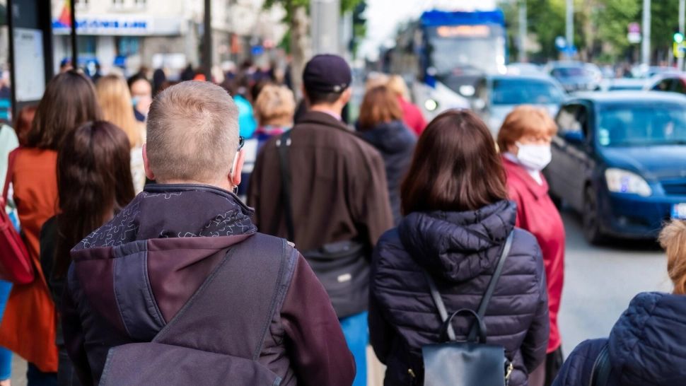 Sondaj alarmant: 60% dintre români renunță la mâncare și haine din cauza scumpirilor. Nivel de stres mai mare decât în 2008