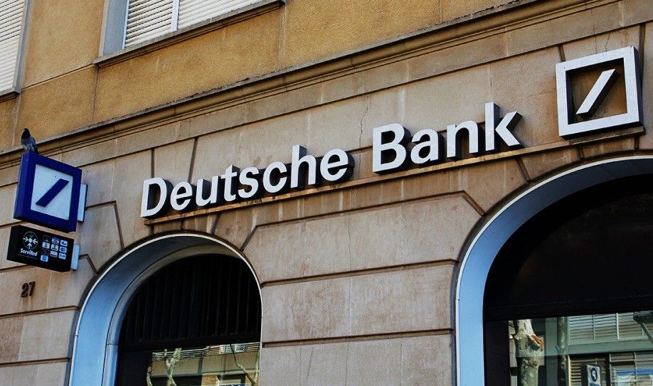 Deutsche Bank trece la concedieri și fuge de pe Wall Street