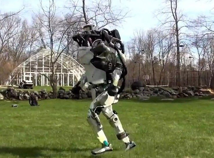 Aventura tehnologică: Robotul fără cap stârnește admirație și teroare