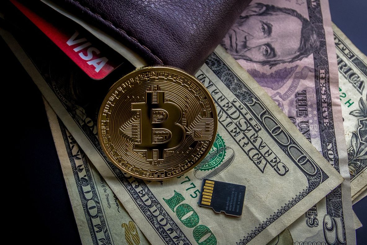 Impozitele datorate pentru veniturile din speculația mondelor virtuale se platesc în moneda reala