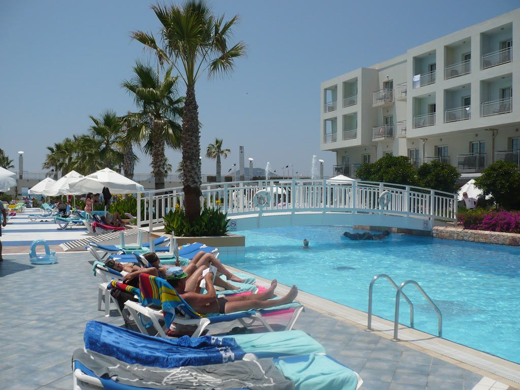 Patronii hotelurilor și restaurantelor de pe litoral amenință cu greva fiscală