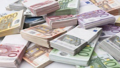 2 miliarde euro, costul proastei guvernări. A treia luna consecutivă în care scad rezervele BNR