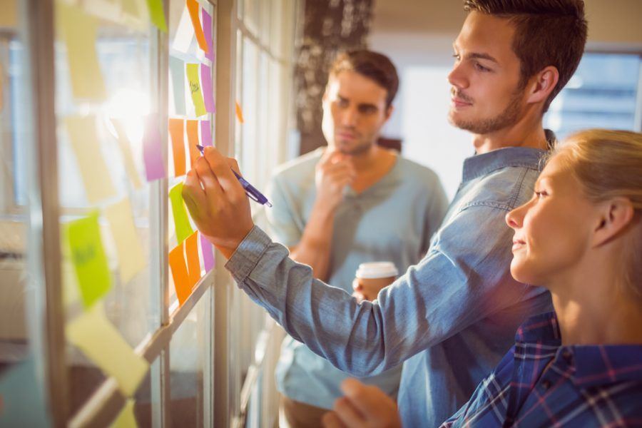 Semnal de alarmă: Generația milienialilor nu mai pune preț pe etica în afaceri și politică (studiu)