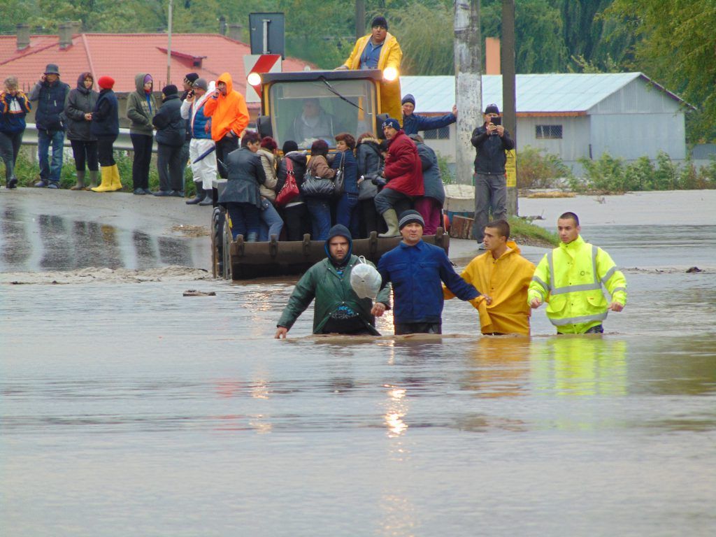 Cod portocaliu de inundații. Autoritățile află prima dată cazele sinistrelor care lovesc anual
