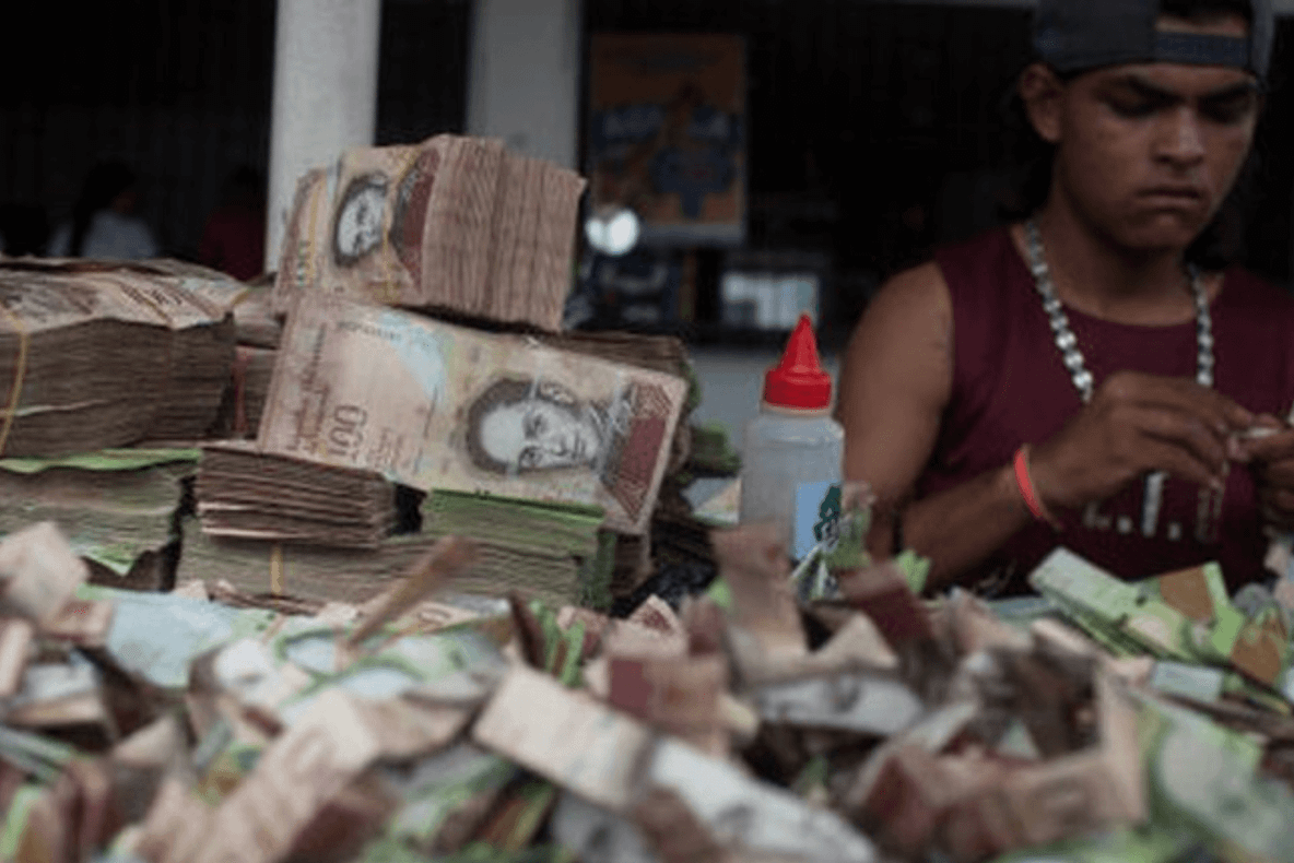 Inflația din Venezuela, estimată să atingă 1 milion la sută în acest an