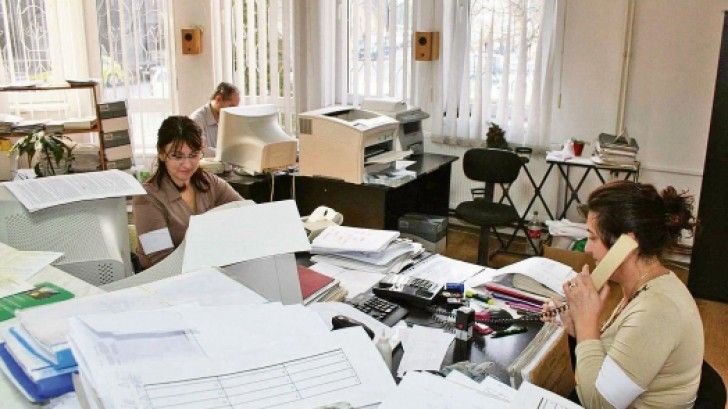 Mai rentabil să lucrezi la stat. România, cea mai rapidă creștere a sectorului public