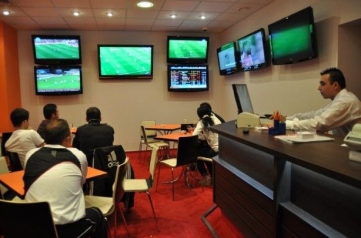 ROBOR, la casele de pariuri. Cine câștigă, jucătorii sau Guvernul?