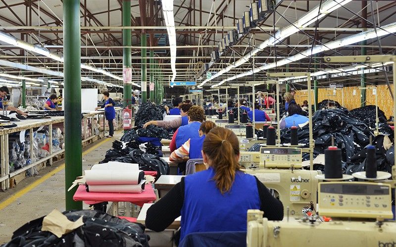 Industria a scăzut și în iunie și nu sunt semnale de redresare