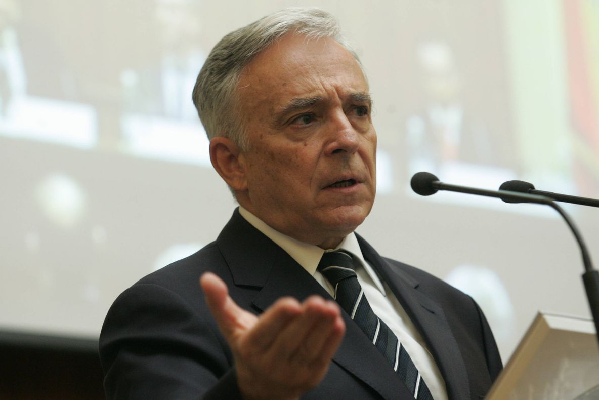 Guv vs Guv: Incertitudinea legislativă limitează creditarea în România”