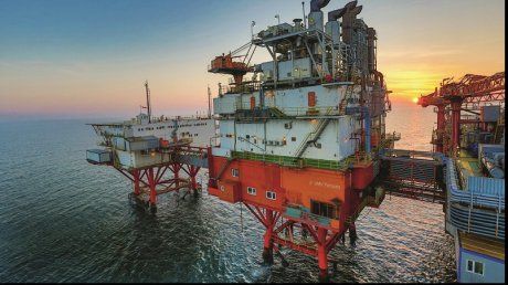 REVISTA PRESEI - "Dacă vreţi să extrageţi gazele din Marea Neagră, profitabil şi raţional începeţi acum, nu mai târziu"