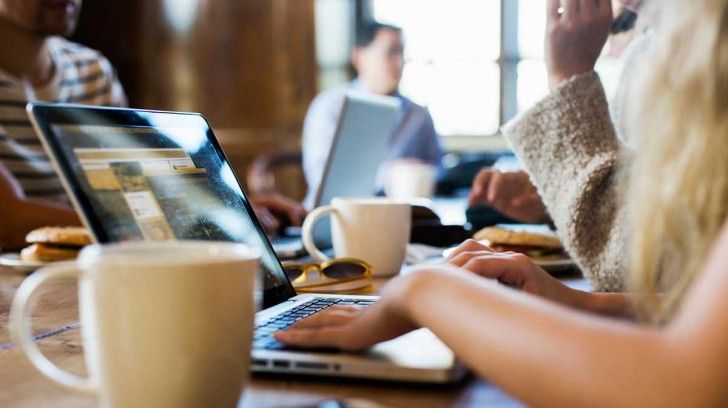 Românii își caută joburi chiar și în vacanța de vară