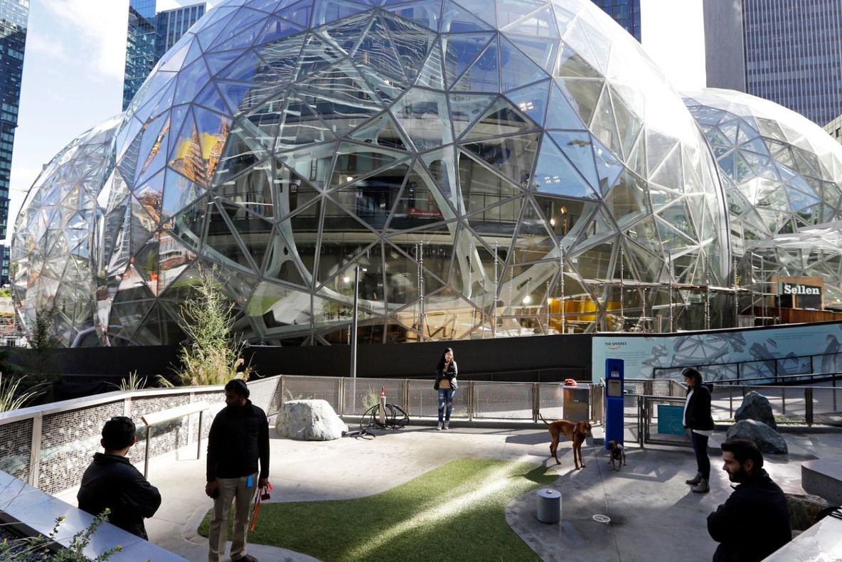 Amazon atinge valoarea de piață de 1.000 de miliarde de dolari