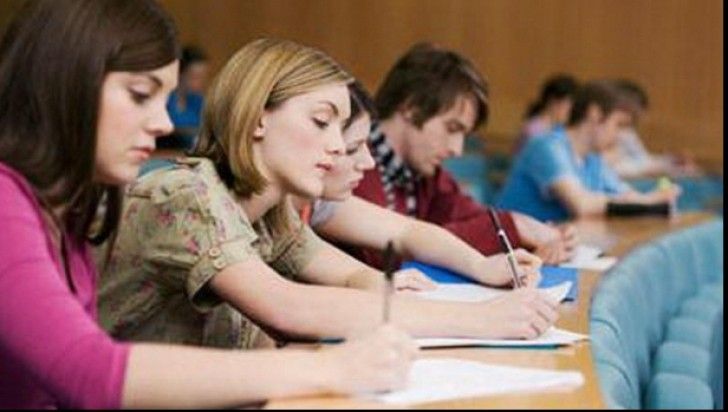 Studenții vor 2.000-3.000 de lei pe lună încă de la primul lor job