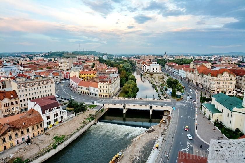 Dublă umilință pentru orădeni. Fostul primar Bolojan i-a „pricopsit” cu o majorare uriașă de taxe, iar Primăria stă cu ghișeele închise până la jumătatea lunii