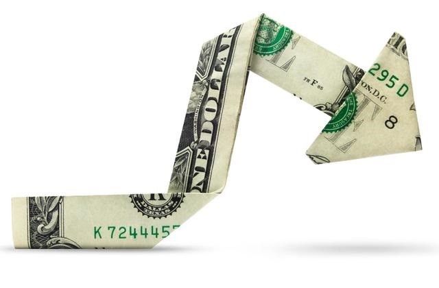 Explozie a deficitului de cont curent, pe fondul scăderii continue a investițiilor străine