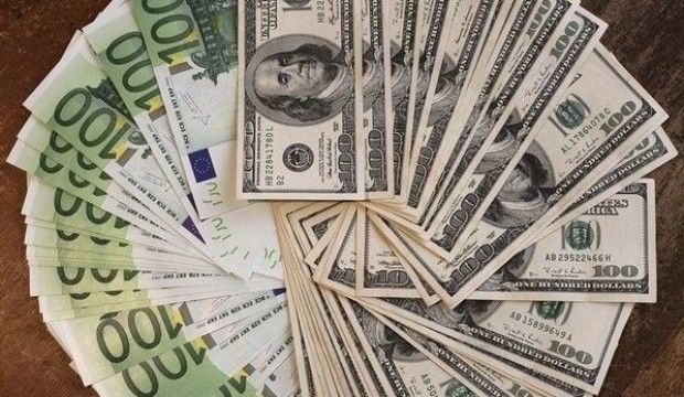 Tandemul euro-dolar devansează leul, în cotațiile BNR