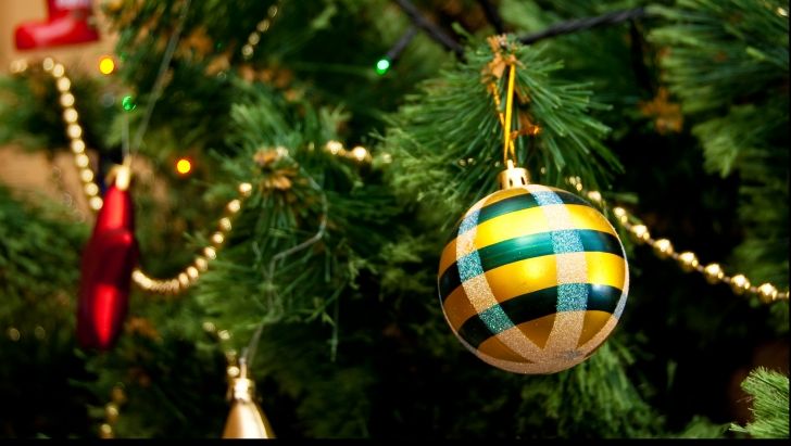 Românii vor cheltui cu 12% mai mult pentru cadourile de Crăciun