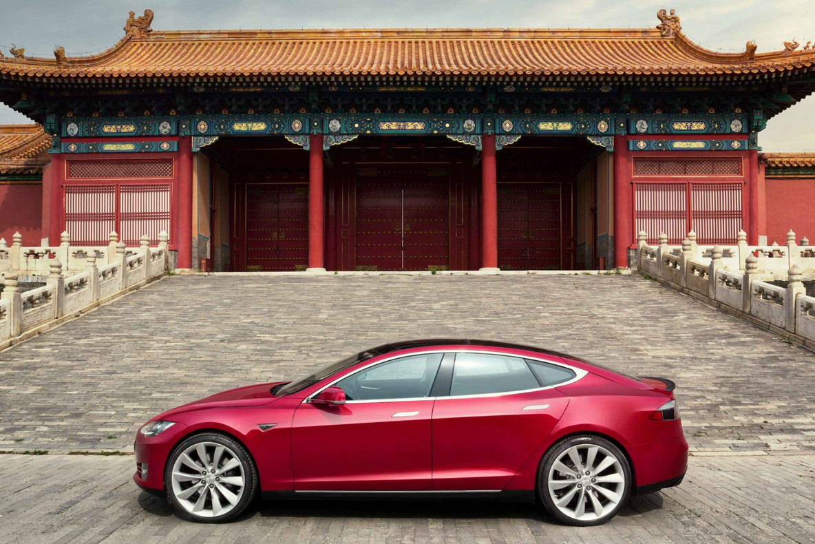 Tesla a început să livreze primele automobile Model 3 fabricate în China