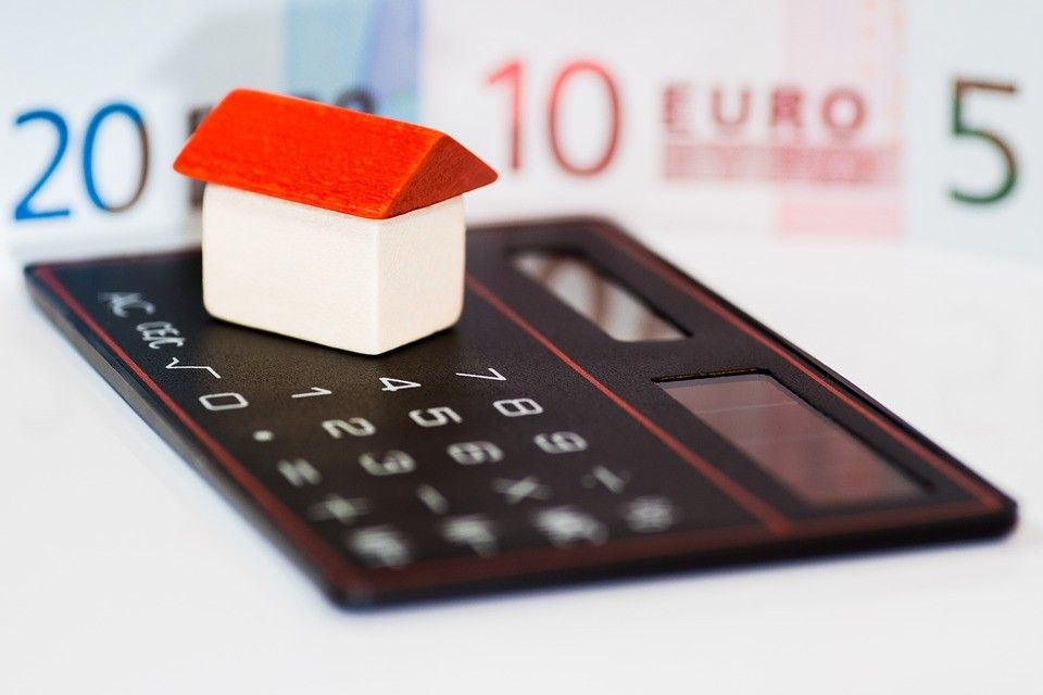 Diferențe între Vest și Est la creditarea imobiliară. În România, incertitudinile afectează zona rezidențială