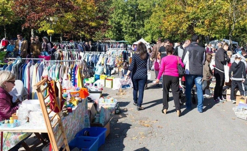 - REVISTA PRESEI - Trocul revine. Înapoi în viitor