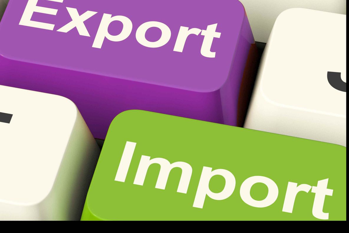 Deficitul comercial se adânceşte. Importurile masive ale României ajută statele din jur