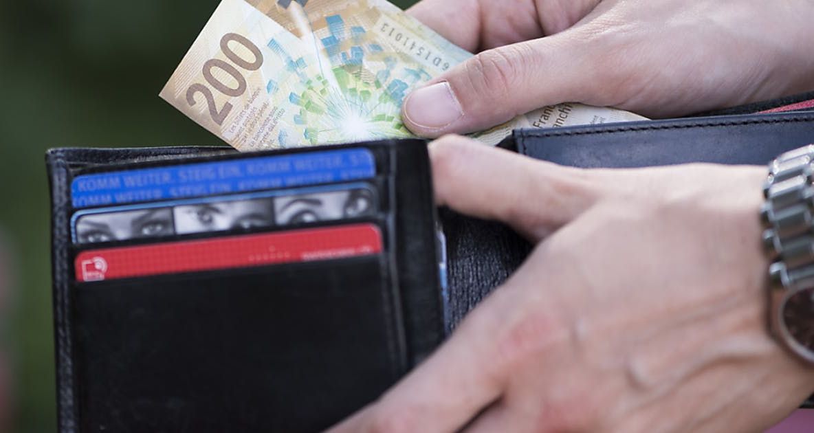 Ce se întâmplă cu BANII românilor în 2019. Val de schimbări