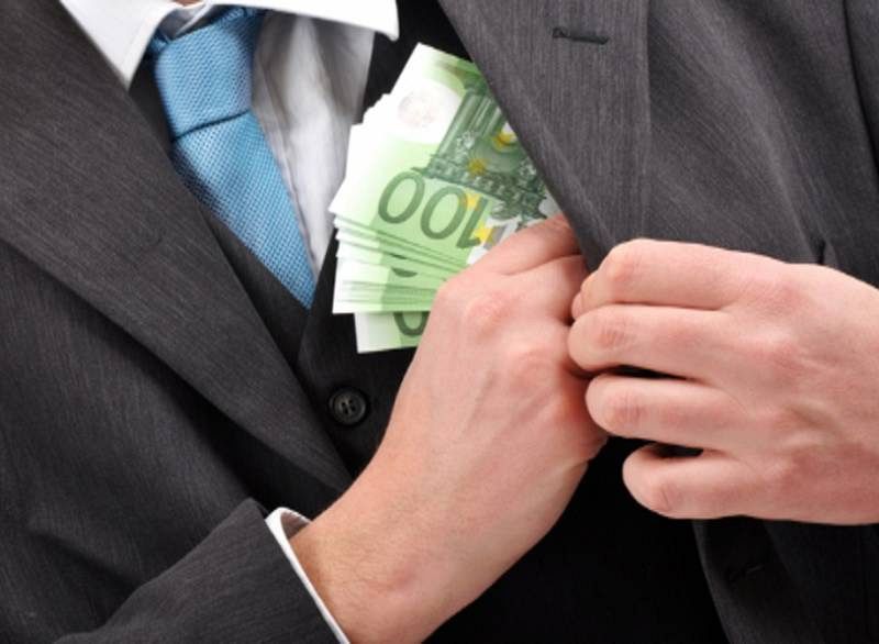 Foștii șefi ai unei companii de stat au primit ilegal 2,1 milioane lei - Curtea de Conturi