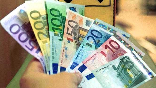 Dezastru fără precedent pentru leu. Euro trece de 4,76 lei pe interbancar