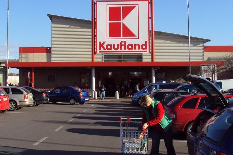Angajații Kaufland din România, plătiți cu minim 3.300 lei brut
