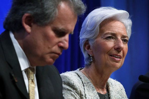 FMI avertizează: economia a intrat deja în ape învolburate