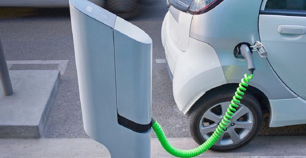 Mașinile electrice, un nou record de vânzări în Uniunea Europeană. Mașinile pe carburanți, tot mai puțin căutate