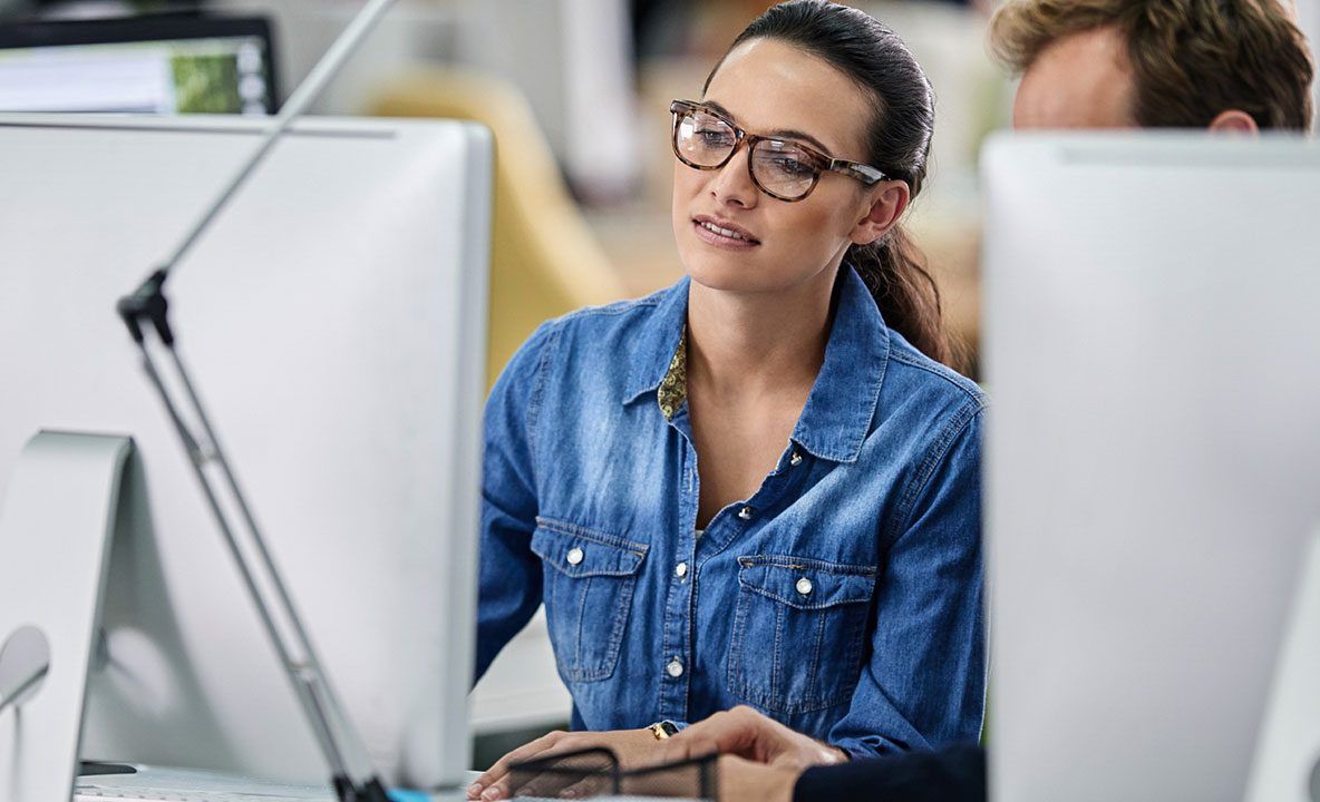 Aproape 4 din 10 acționari și asociați de firme din România sunt femei