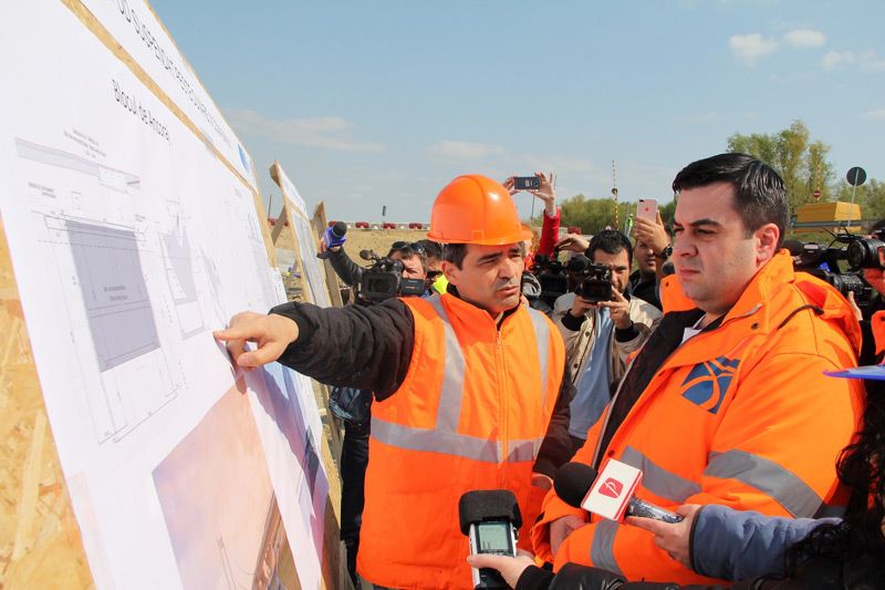 Angajații din CNAIR cer salarii mai mari. Protest la biroul lui Răzvan Cuc