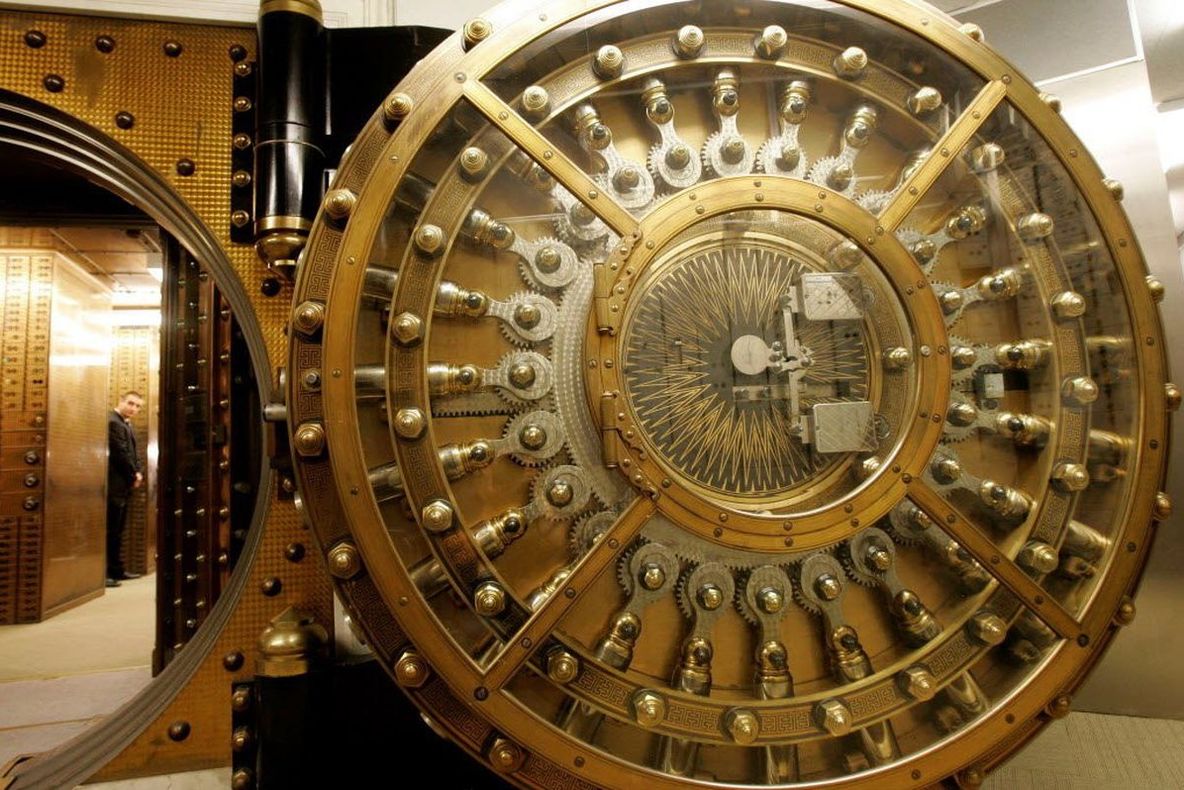 Băncile europene, cu sabia deasupra capului. "Gaură" de 135 miliarde euro