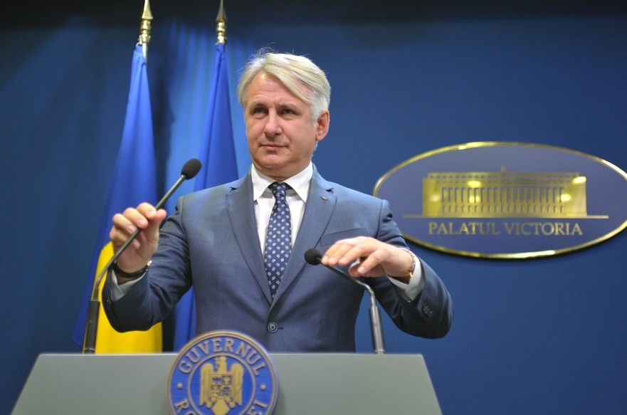 De ce sunt iertate companiile de stat de datoriile uriașe. Plătim tot noi