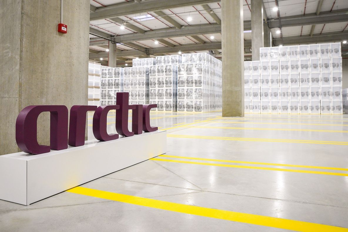 Arctic deschide primul centru național de distribuție