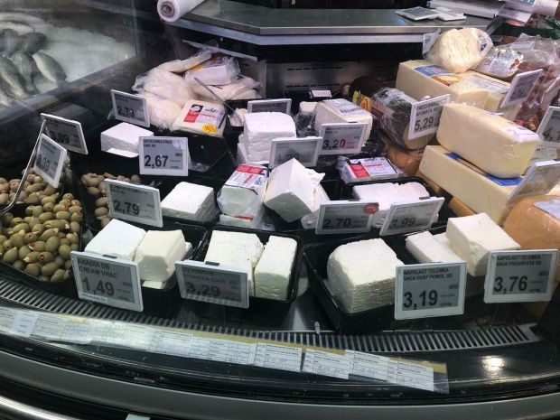 Magazinele Mega din Corbeanca, luate la bani mărunți