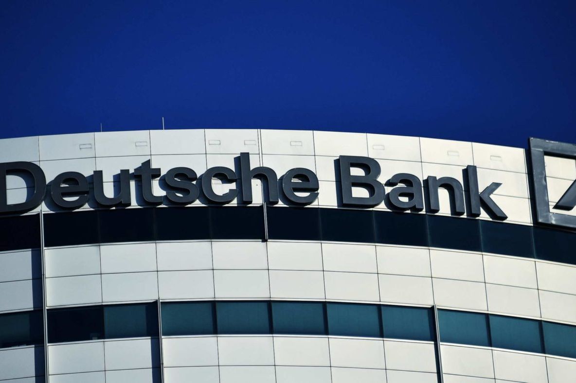 Francezii vor să cumpere o divizie din Deutsche Bank