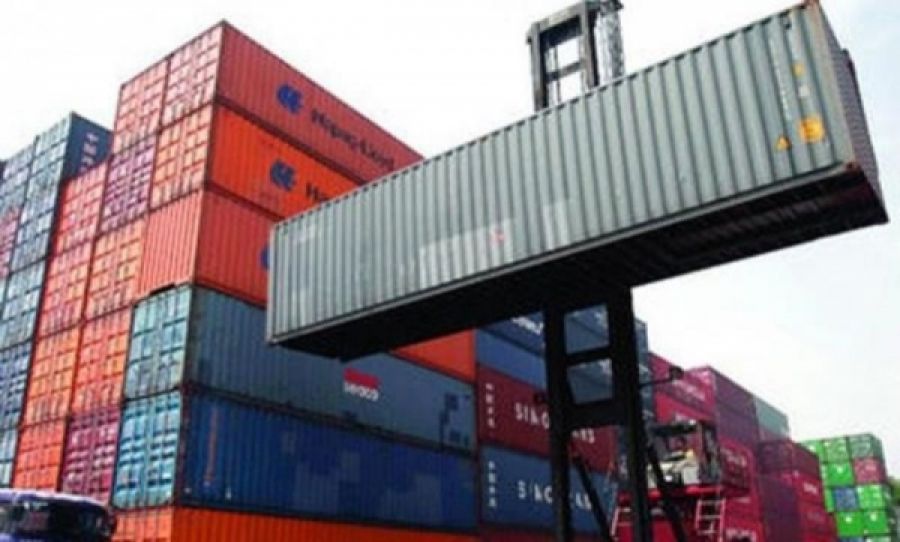 Deficitul comercial, de neoprit. Românii țin în spate economiile din jurul țării