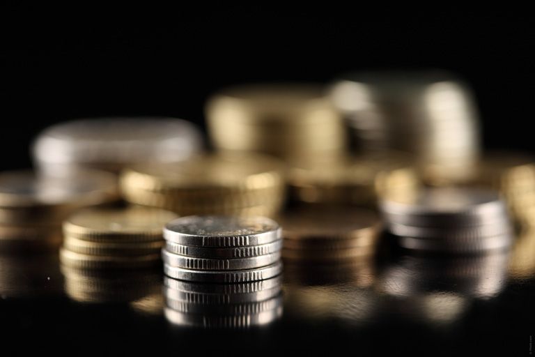 Cele mai mari restanțe la plată, în contul micilor patroni