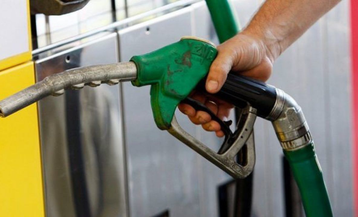 Relaxarea restricțiilor și revenirea consumului au aruncat în aer prețurile carburanților